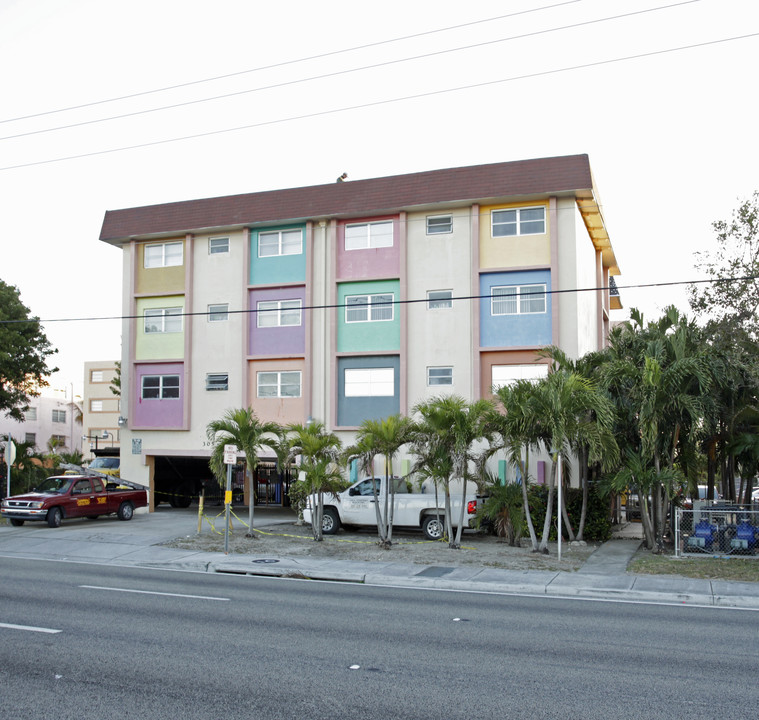 Monte Carlo Apartments in Miami, FL - Building Photo