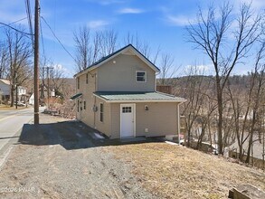760 Hudson St in Hawley, PA - Foto de edificio - Building Photo