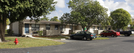 Springtree Apartments in West Palm Beach, FL - Foto de edificio - Building Photo