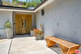 20159 Hatteras St in Los Angeles, CA - Building Photo