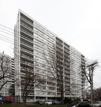 Park Terrace I in Oakville, ON - Building Photo - Building Photo
