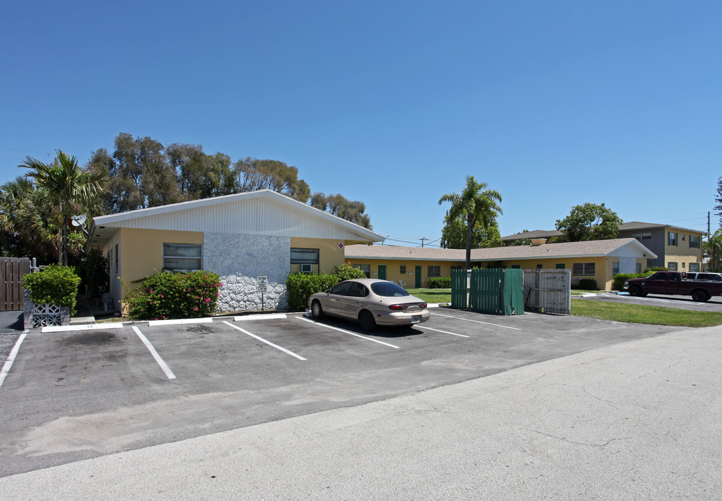 1009 NW 30th Ct in Wilton Manors, FL - Building Photo