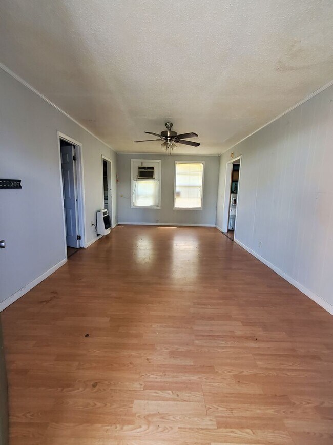 127 SW Pete Mobley Ave in Madison, FL - Foto de edificio - Building Photo