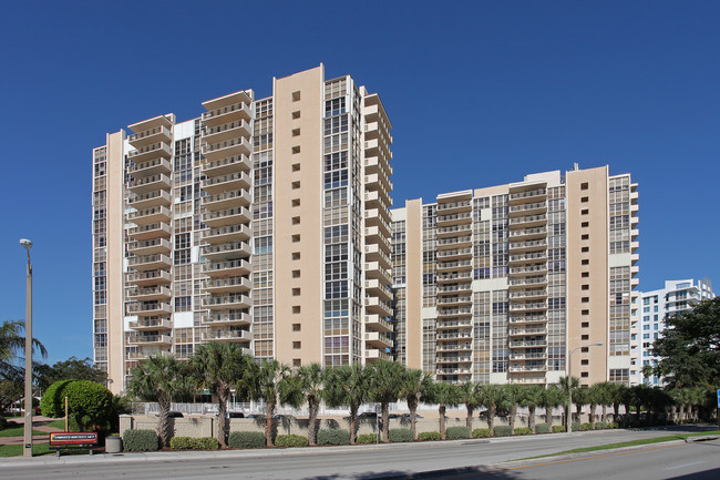 Embassy Towers I & II in Fort Lauderdale, FL - Building Photo - Building Photo