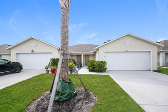 9041 Aegean Cir in Lehigh Acres, FL - Foto de edificio - Building Photo