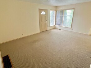 2251-2255-2255 SE 70th Ave in Portland, OR - Building Photo - Building Photo