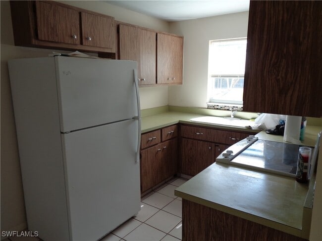 property at 820 Cape Coral Pkwy W