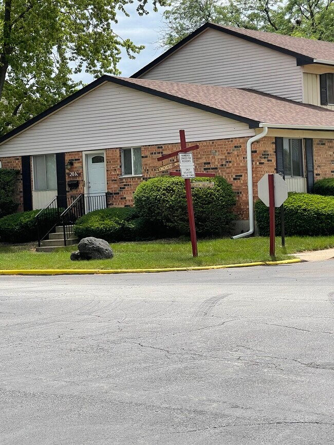 2011 Lioncrest Dr Rentals in Richton Park, IL