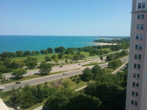 5601 N Sheridan Rd, Unit 21C in Chicago, IL - Building Photo - Building Photo