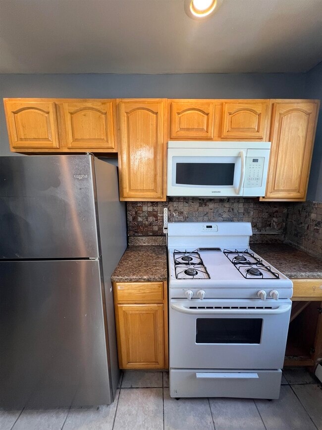 639 GARFIELD Ave in Jersey City, NJ - Building Photo - Building Photo