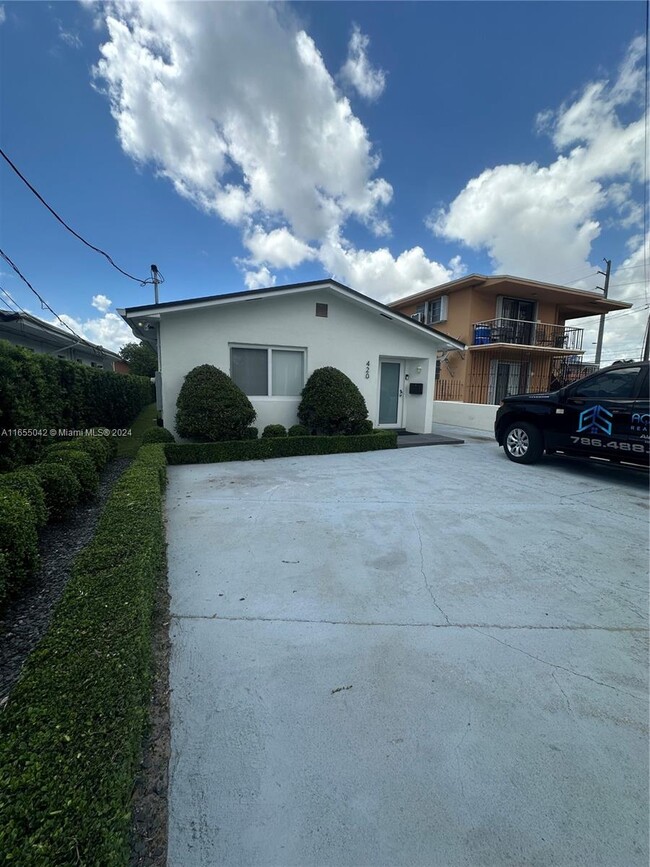 420 NW 57th Ave in Miami, FL - Building Photo - Building Photo