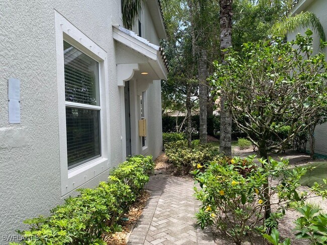 16162 Ravina Way in Naples, FL - Foto de edificio - Building Photo