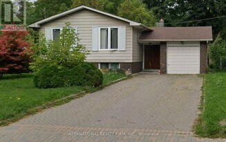 63 Centre St E in Richmond Hill, ON - Building Photo