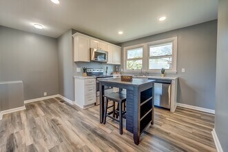 100 Cole Dr in Hendersonville, TN - Building Photo - Building Photo