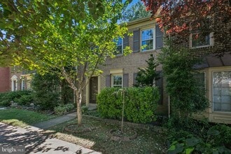 4419 Chase Park Ct in Annandale, VA - Foto de edificio - Building Photo