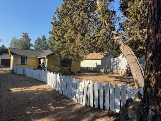 1453 NW Elgin Ave in Bend, OR - Building Photo - Building Photo