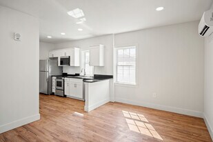 2733 E Magnolia Ave in Knoxville, TN - Building Photo