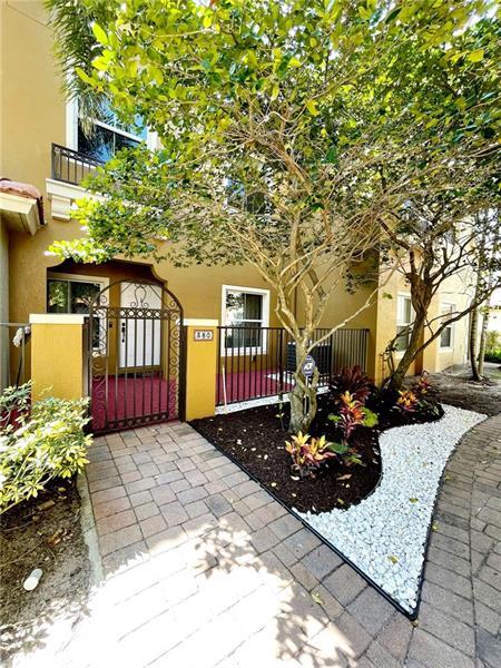 380 Lake Monterey Cir in Boynton Beach, FL - Foto de edificio - Building Photo