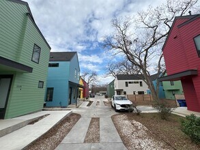 1131 Walton Ln in Austin, TX - Building Photo - Building Photo