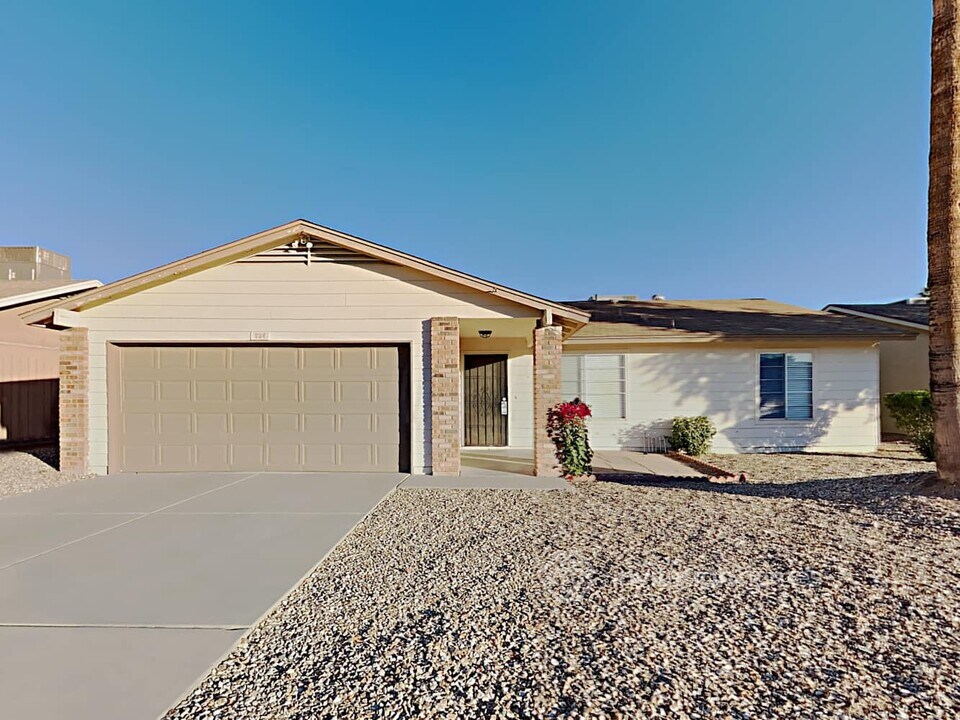 734 W Rosal Pl in Chandler, AZ - Building Photo