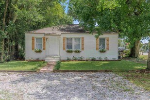 1223 Wisteria Ave in Pensacola, FL - Building Photo