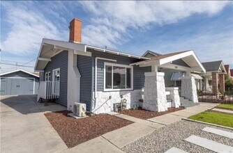 1327 W 77th St in Los Angeles, CA - Building Photo - Building Photo