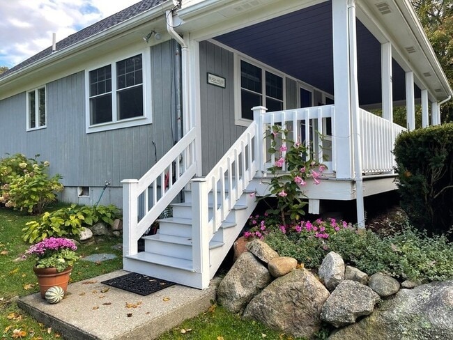 55 Angelica Ave in Mattapoisett, MA - Building Photo - Building Photo