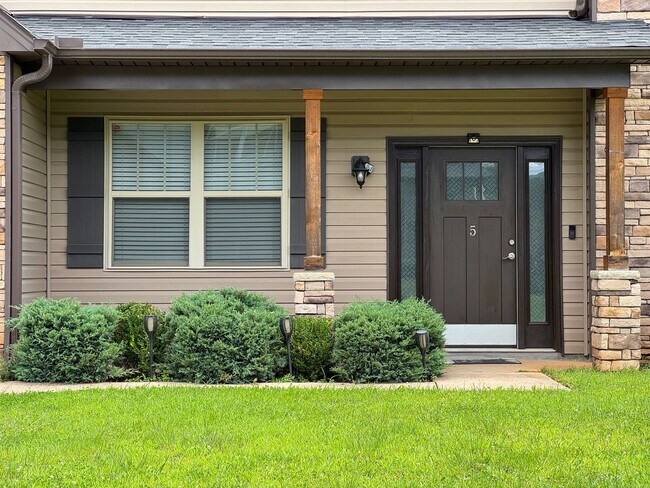 5 Henbit Wy in Avery Creek, NC - Foto de edificio - Building Photo