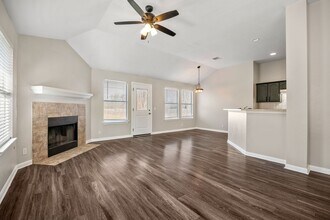 109 Fistral Dr in Hutto, TX - Building Photo - Building Photo