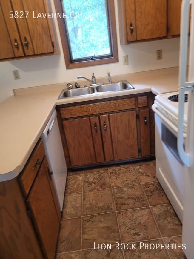 5827 Laverne Cir N in Baxter, MN - Building Photo - Building Photo