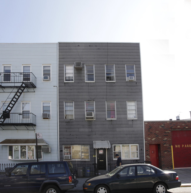 394 Manhattan Ave in Brooklyn, NY - Building Photo - Building Photo