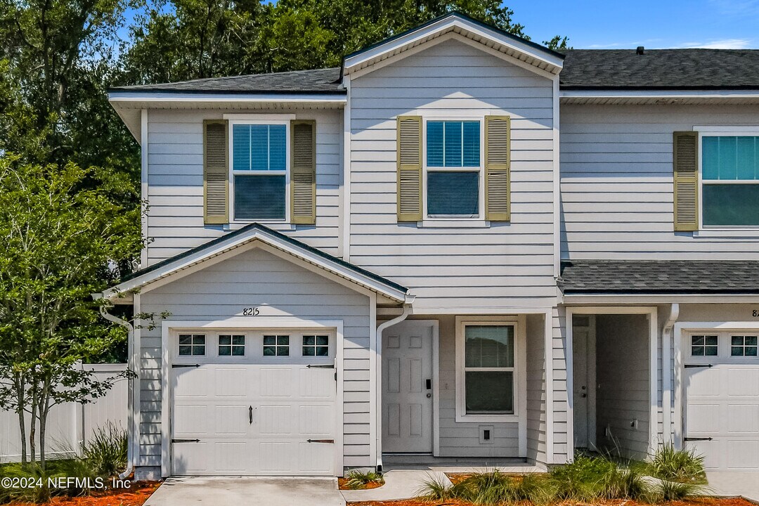 8215 Rigel Rd in Jacksonville, FL - Building Photo