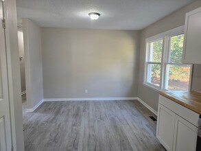 2568 Pine Springs Dr in Fayetteville, NC - Building Photo - Building Photo