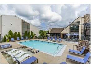 Creeks on Kirklevington in Lexington, KY - Foto de edificio - Building Photo