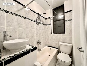 938 Amsterdam Ave in New York, NY - Building Photo - Building Photo