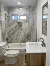 10900 Lillian Ln in South Gate, CA - Foto de edificio - Building Photo