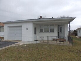 25 Hyannis St in Toms River, NJ - Building Photo