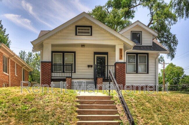 5567 Mason St in Omaha, NE - Building Photo - Building Photo