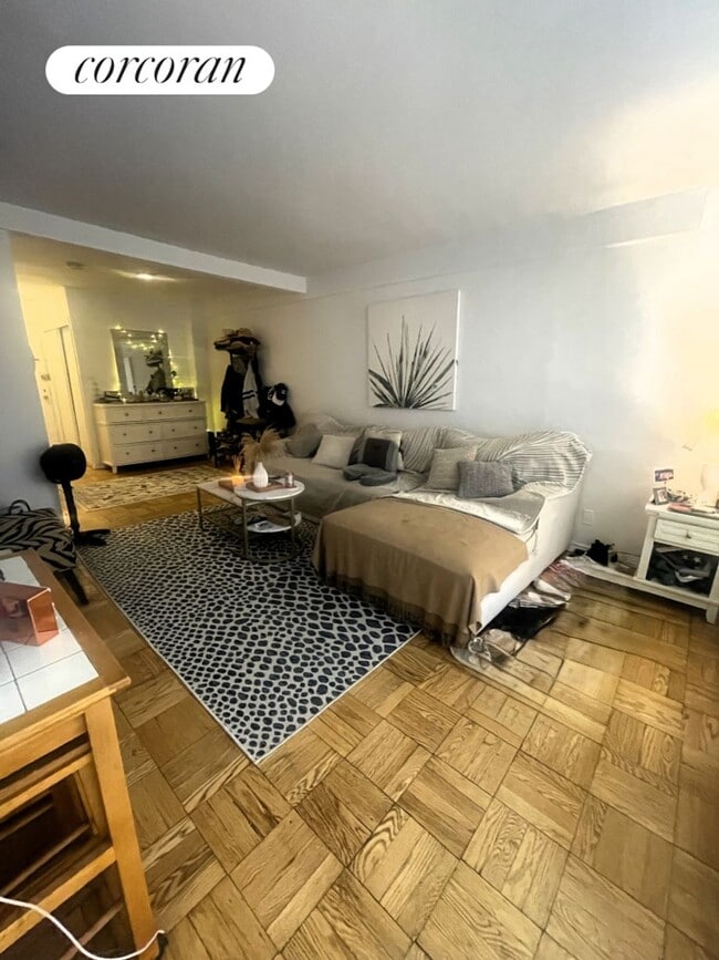 241 E 76th St in New York, NY - Building Photo - Building Photo