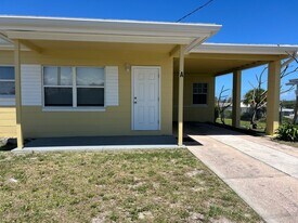708 Avenue A in Fort Pierce, FL - Building Photo
