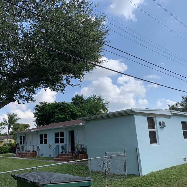 2320 SW 26th Ln in Miami, FL - Building Photo - Building Photo