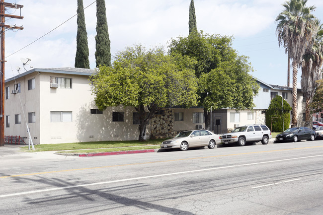 Van Hart Villas in Canoga Park, CA - Foto de edificio - Building Photo