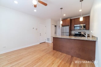 3009 N Clifton Ave in Chicago, IL - Building Photo - Building Photo