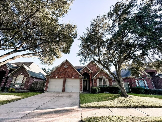 14015 Lake Trail Dr in Sugar Land, TX - Building Photo - Building Photo