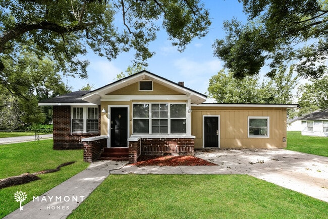property at 3451 Glen St