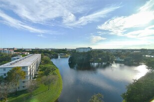 2238 N Cypress Bend Dr in Pompano Beach, FL - Building Photo