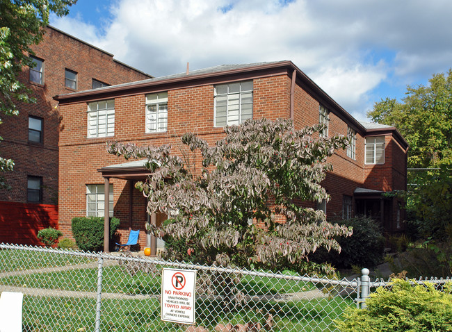 3504 Staunton Ave SE in Charleston, WV - Foto de edificio - Building Photo