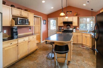 20930 SW Gift Rd in Bend, OR - Building Photo - Building Photo