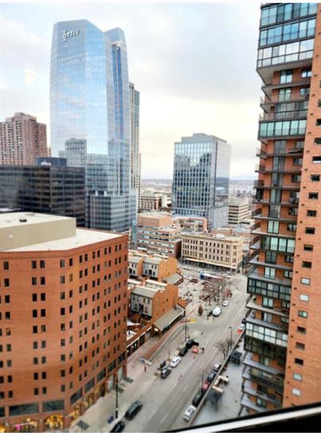 1625 Larimer St, Unit 2301 in Denver, CO - Foto de edificio - Building Photo