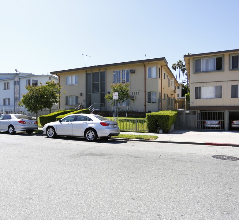 3926 Ingraham St in Los Angeles, CA - Foto de edificio